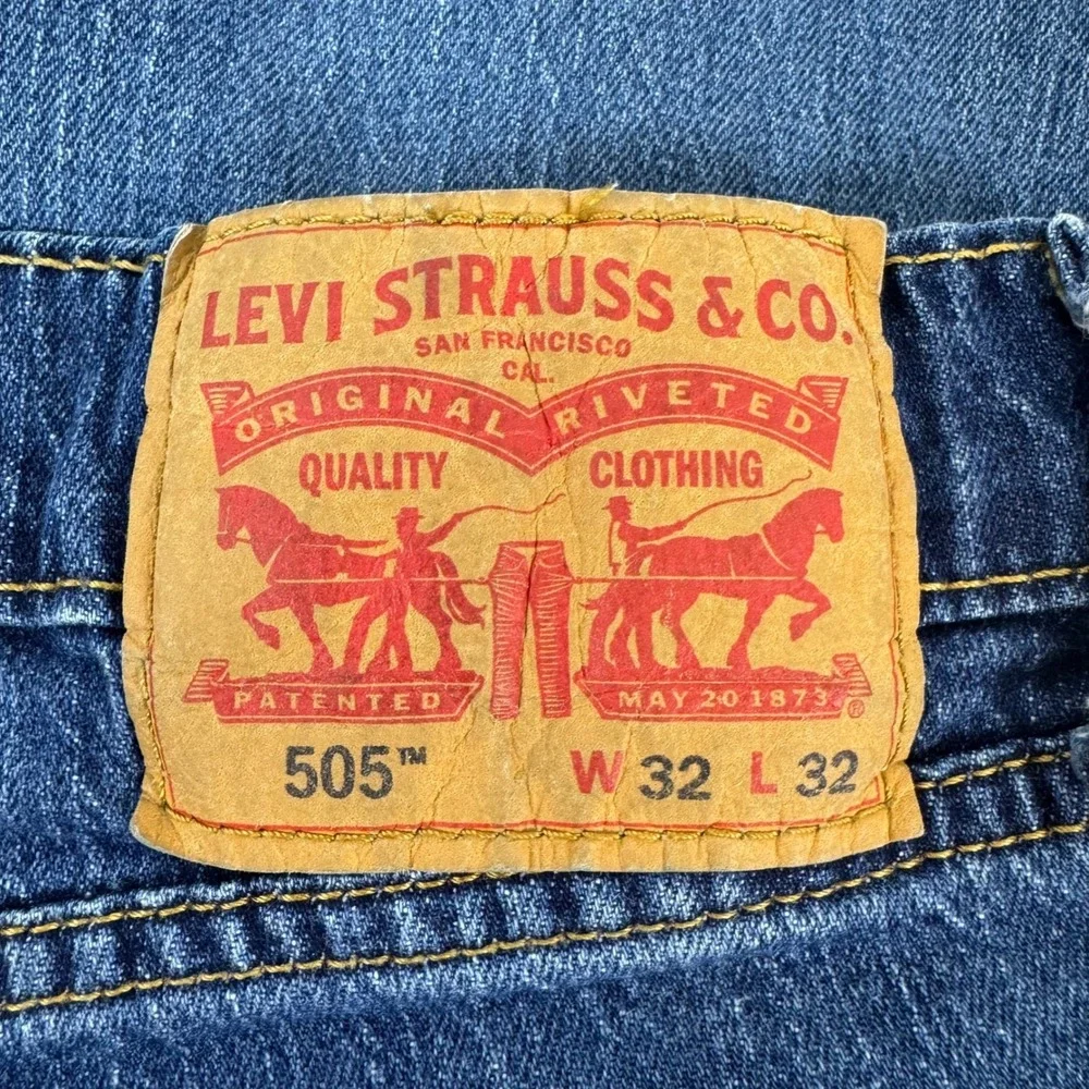 Levi's 505 Jeans / Men's Size 32x32 / Medium Wash / SKU‎ 0191